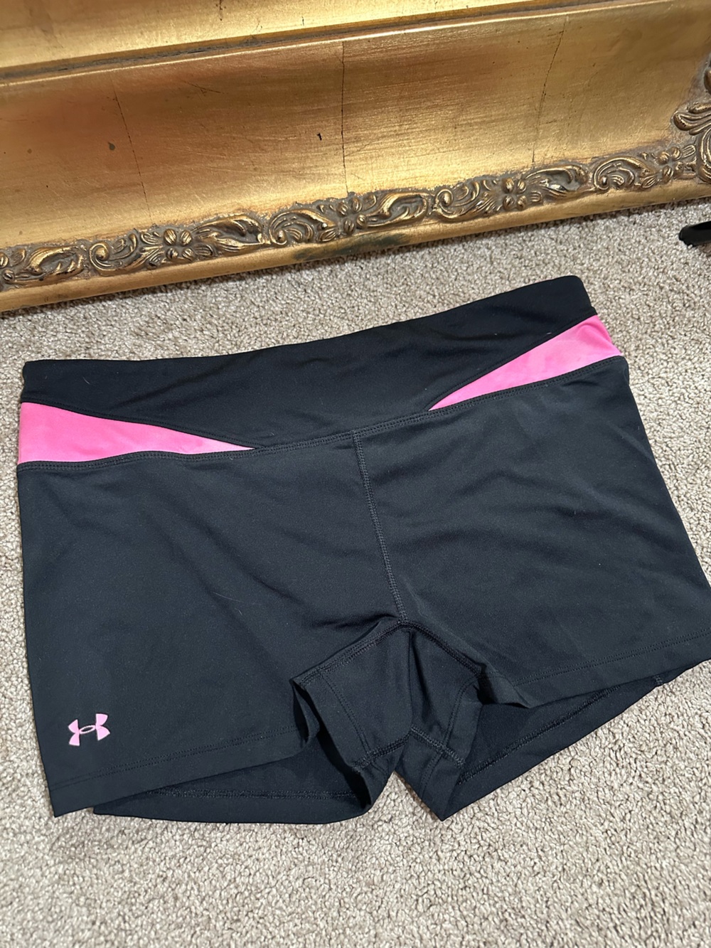 Under Armour Black + Pink 2.5" Inseam Athletic Biker Shorts Size Large